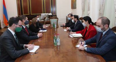 Вице-премьер Армении и посол США обсудили вопрос обмена пленными "всех на всех"