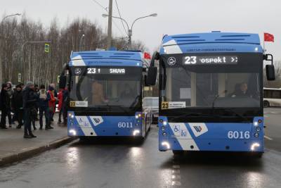 Транспорт в Петербурге очистился и от коронавируса, и от пассажиров