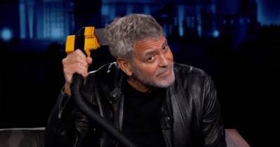 Джордж Клуни показал, как укладывает волосы пылесосом