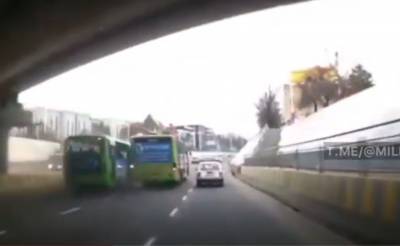 В Ташкенте столкнулись два автобуса, устроивших гонки. Их водители уволены