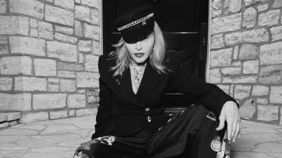 В шляпах украинского дизайнера: Мадонна поразила смелым образом – видео