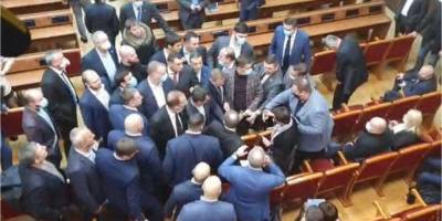 Блокирование сессии Одесского облсовета: в зале произошли потасовки — видео