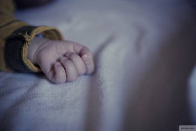 Беременная москвичка услышала «голоса» и выбросила ребенка подруги из окна