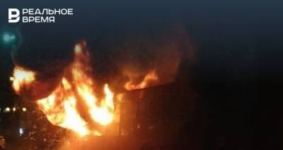 В Казани потушили загоревшийся на улице Татарстан автобус №54