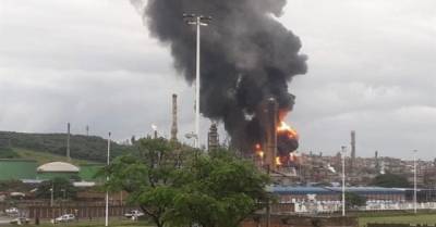 В ЮАР на нефтеперерабатывающем заводе прогремел мощный взрыв (ФОТО, ВИДЕО)