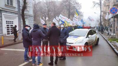 В центре Киева разъярённые предприниматели подрались с полицаями