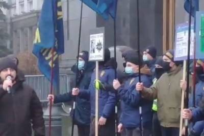 Центр Киева колотит: полиция в состоянии готовности, стали известны требования митингующих