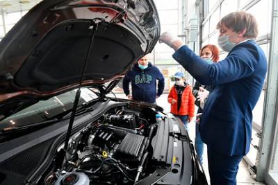 Россияне продолжили скупать машины в страхе перед ростом цен
