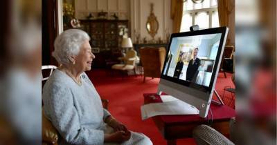 Королева Елизавета впервые приняла иностранных послов по видеосвязи