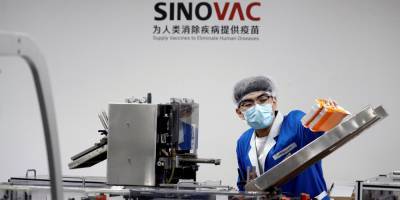 Китайский фармгигант Sinovac подкупал чиновников для одобрения своих вакцин. Теперь он хочет продавать COVID-вакцину по всему миру — WP