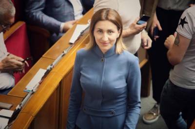 Во время столкновений в Одесском облсовете пострадала народный депутат Плачкова - у нее подозрение на перелом руки