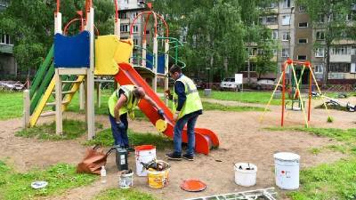 В смоленском райцентре отремонтируют все детские площадки