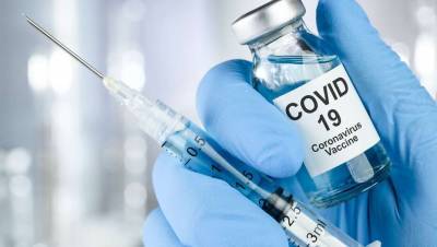 Цой: На первом этапе бесплатную прививку от коронавируса получат только люди из группы риска