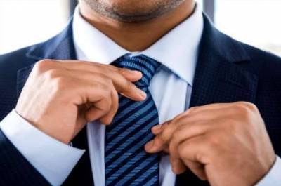 Феномен галстука: почему не самый удобный и «бесполезный» мужской аксессуар все еще в моде