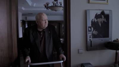 Манский представил документальный фильм о брошенном родными Горбачеве
