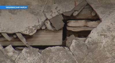В Башкирии жилой дом разваливается на глазах