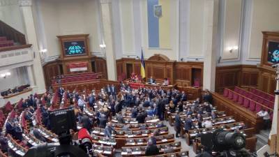 Зеленский похвалил депутатов за принятие важных инициатив: видео