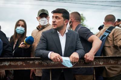 Зеленский отказался вводить на Украине в декабре строгий карантин