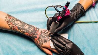 Могут ли татуировки на пальцах рук влиять на судьбу? Мнение хироманта