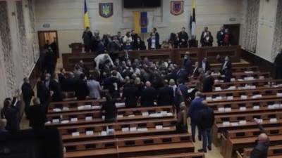 Депутаты в Одесском облсовете устроили массовую драку