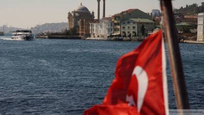 Туристки из РФ погуляли по Стамбулу без масок и нарвались на крупный штраф