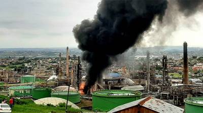 Семь человек пострадали от взрыва на нефтеперерабатывающем заводе в ЮАР