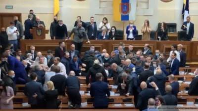 Одесские депутаты устроили массовую драку в здании облсовета