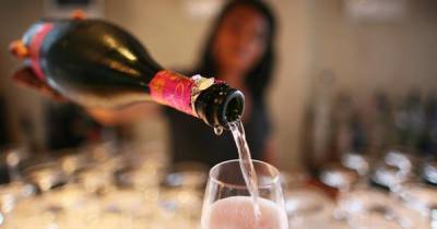Ученые назвали три худших возраста для употребления алкоголя