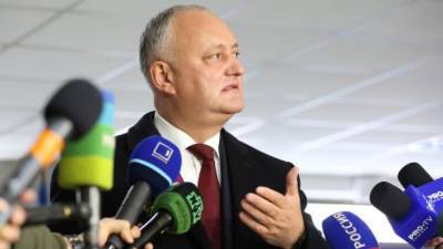 Додон планирует протянуть закон о статусе русского языка до вступления в должность президента Молдовы Санду