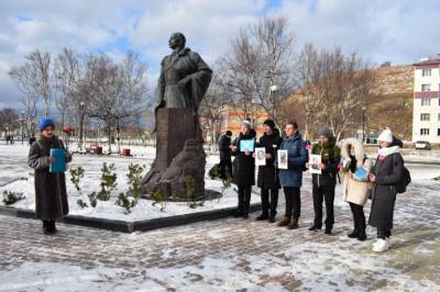 Жители Корсакова отметили 207-летие со дня рождения Геннадия Невельского