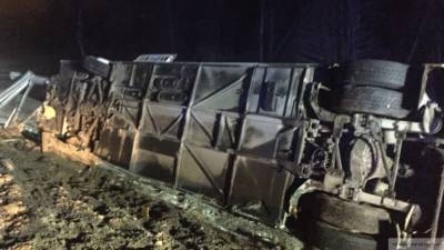 Минимум 17 человек погибли при падении автобуса с моста в Бразилии