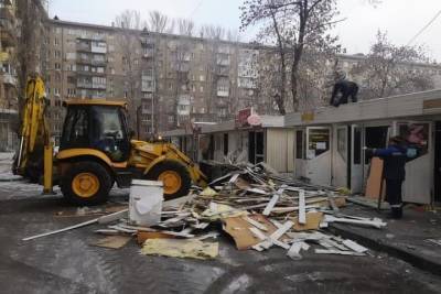Власти Саратова начали сносить ларьки в Мирном переулке
