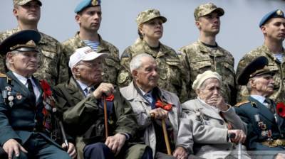 Вручение медали "75 лет Победы" ветерану вызвало скандал на Украине