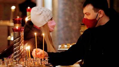 В РПЦ назвали неуместным ограничение числа людей на службах в Петербурге