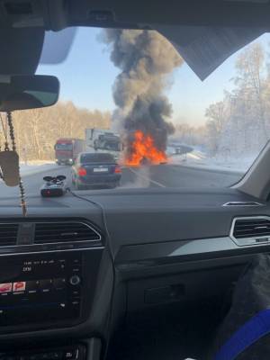 «Даже не понятно, что за автомобиль»: очевидцы рассказали о страшной аварии на кузбасской трассе