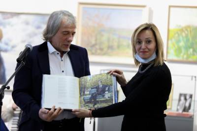 Выставка, посвященная Есенину, прибыла из рязанского села Константиново