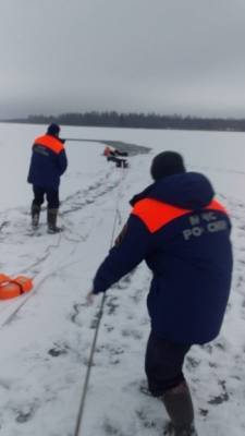 В Кирилловском районе два человека провалились под лед