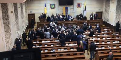 Итоги драки в Одесском облсовете: полиция открыла служебное расследование после травмы депутата ОПЗЖ, ранен полицейский