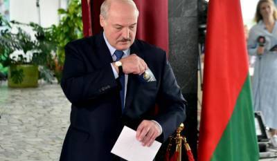 Лукашенко мог уйти в ближайшие месяцы, но ему помог Байден
