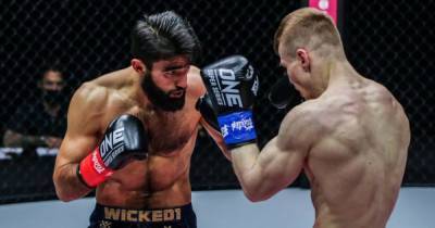 Побывал в нокдауне, но выиграл: армянин нокаутировал россиянина мощнейшим ударом в печень (видео)