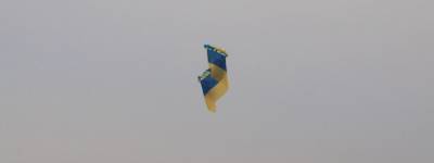Ко дню ВСУ волонтеры запустили огромный флаг Украины в сторону Крыма: фото