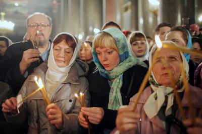 РПЦ возмутило ограничение числа людей на службах в Петербурге