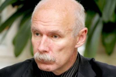 Латвийский врач Петерис Апинис призвал к скорейшему переизбранию Сейма