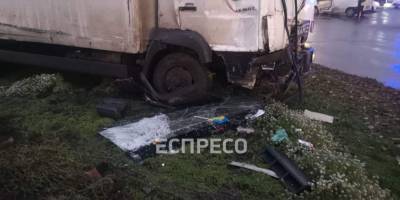 В Киеве ДТП: грузовик столкнулся с легковым автомобилем