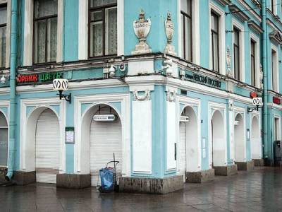 Без автобусов и метро: Петербург оставили без транспорта в новогоднюю ночь