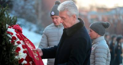 Собянин возложил венки к Могиле Неизвестного Солдата в честь годовщины Битвы под Москвой