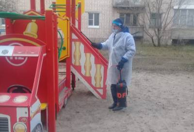 В Приозерске провели масштабную дезинфекцию детских площадок