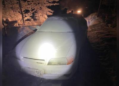 В Якутии неделю искали двух парней, а они замерзали в машине на заброшенной трассе
