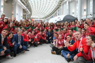 Рустам Минниханов поздравил татарстанских волонтеров с их праздником