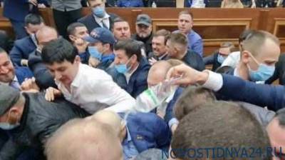 В Одессе депутаты под крики «Янукович!» и «Юле волю!» устроили массовую драку